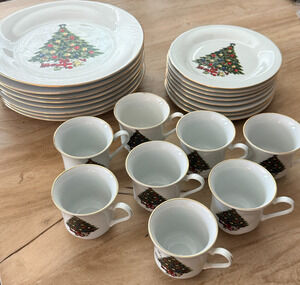 Vintage Century Fine China Christmas Tree Dinnerware Set - 24 Pc Service for 8